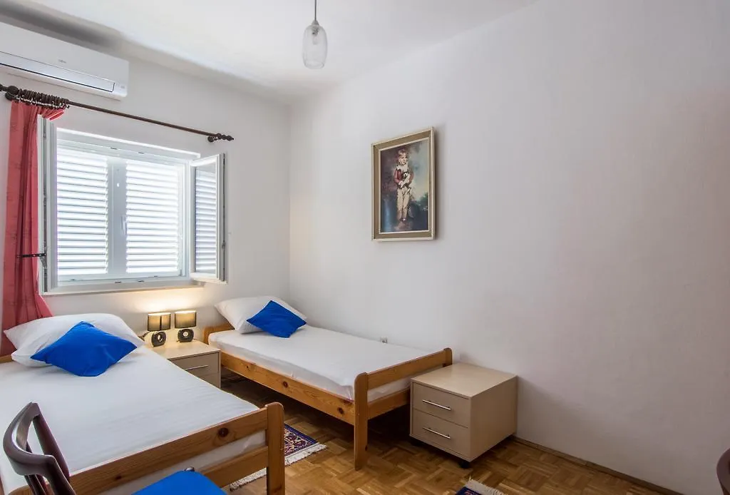 Apartment Tim Zara 0*,